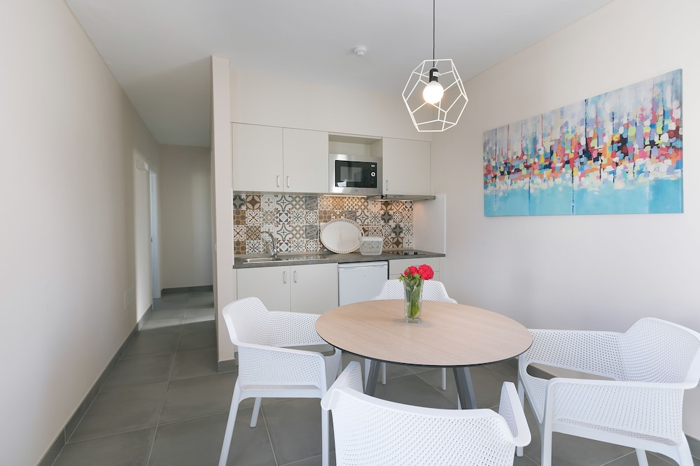 Apartamentos Celeste — Hotel rooms in Costa Teguise, Canary Islands