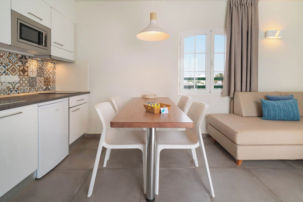 Apartamentos Celeste — Hotel rooms in Costa Teguise, Canary Islands