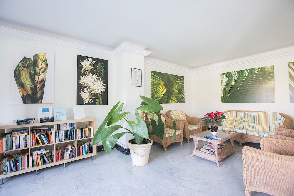Apartamentos Celeste — Hotel rooms in Costa Teguise, Canary Islands