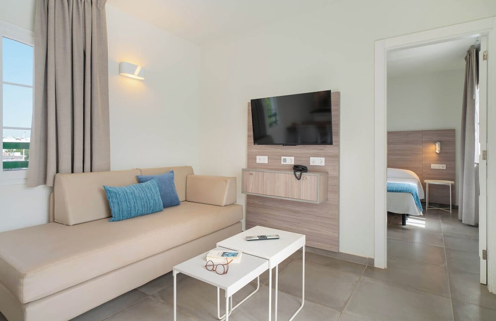 Apartamentos Celeste — Hotel rooms in Costa Teguise, Canary Islands