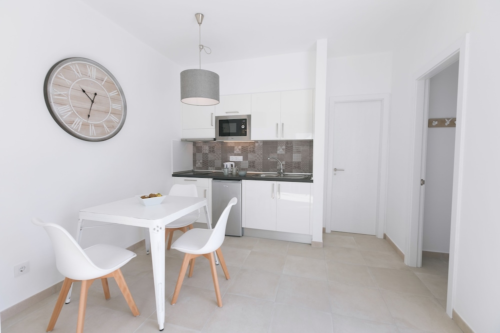 Apartamentos Celeste — Hotel rooms in Costa Teguise, Canary Islands