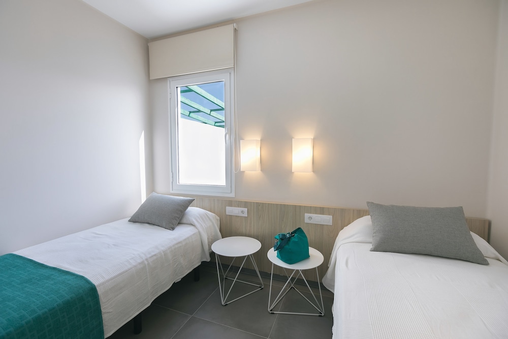 Apartamentos Celeste — Hotel rooms in Costa Teguise, Canary Islands
