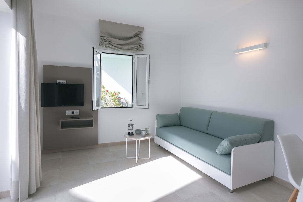 Apartamentos Celeste — Hotel rooms in Costa Teguise, Canary Islands