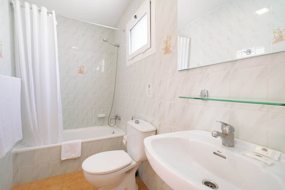 Apartamentos Celeste — Hotel rooms in Costa Teguise, Canary Islands
