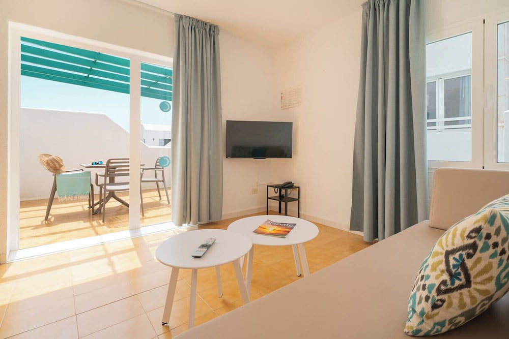 Apartamentos Celeste — Hotel rooms in Costa Teguise, Canary Islands