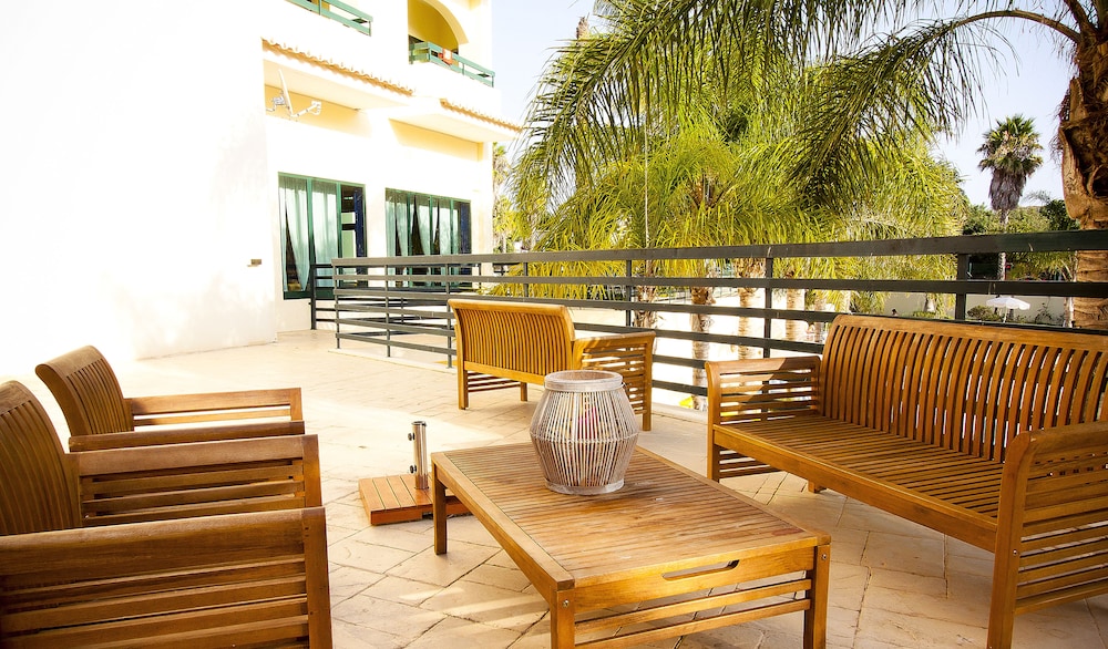 Mirachoro Carvoeiro — Hotel building in Carvoeiro, Faro