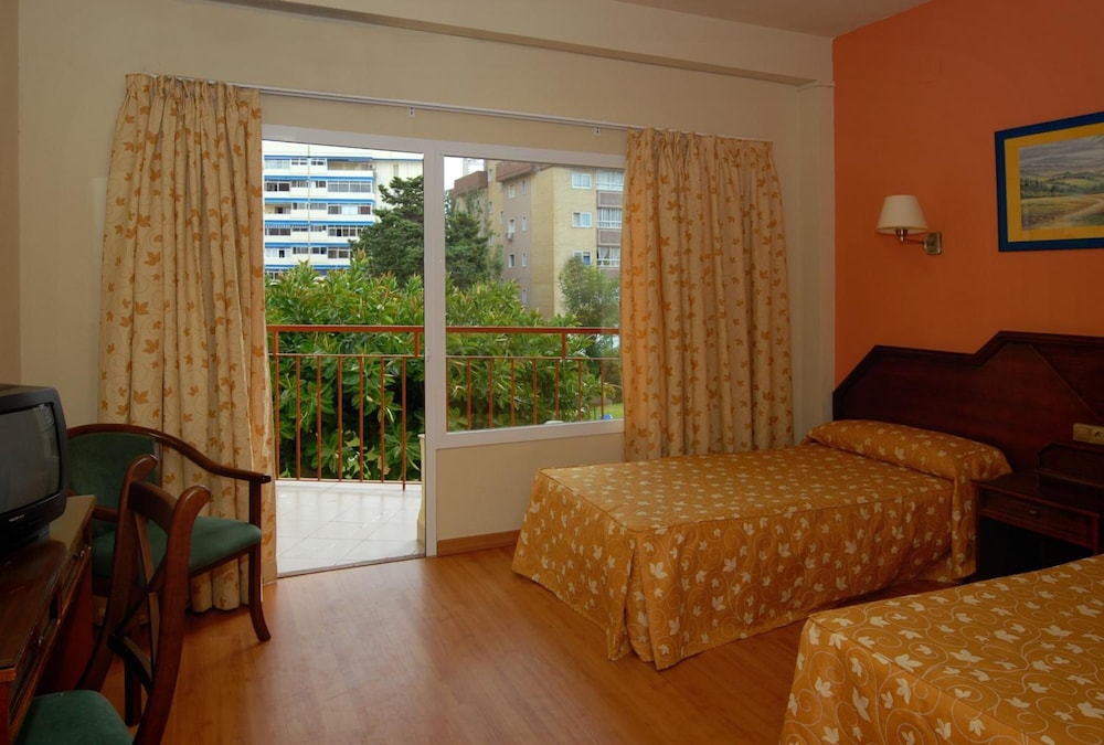 Hotel Monarque Cendrillón — Hotel rooms in Fuengirola, Andalusia