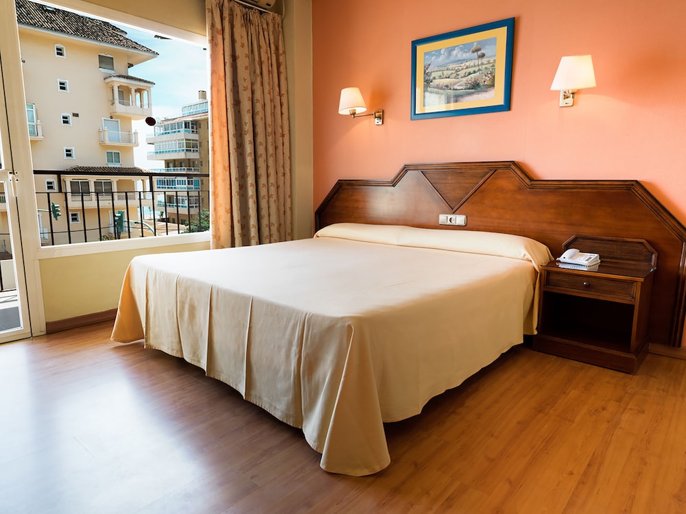 Hotel Monarque Cendrillón — Hotel rooms in Fuengirola, Andalusia