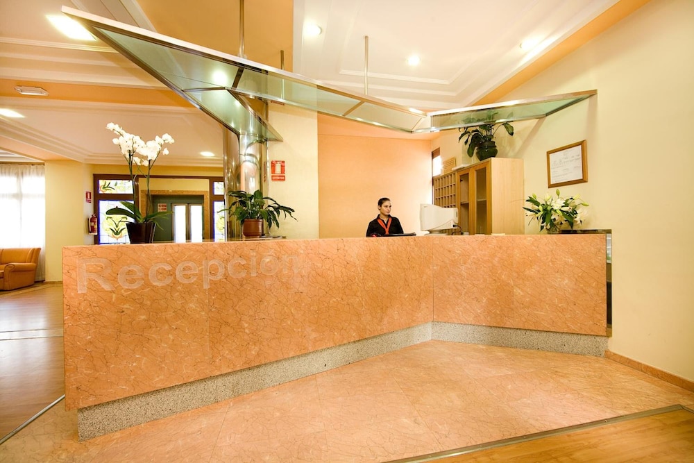 Hotel Monarque Cendrillón — Hotel building in Fuengirola, Andalusia