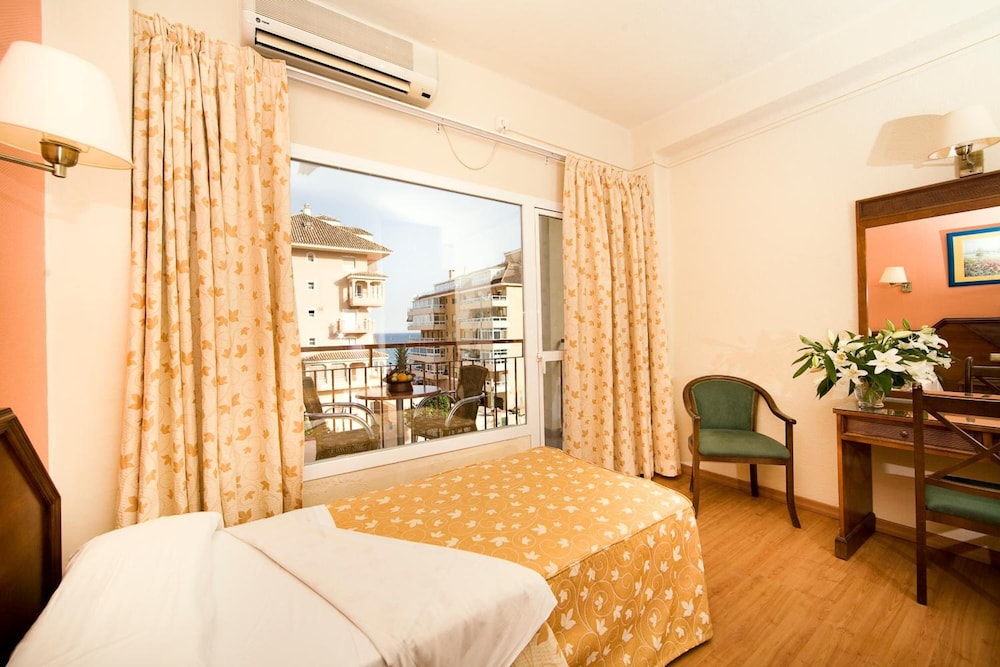 Hotel Monarque Cendrillón — Hotel rooms in Fuengirola, Andalusia