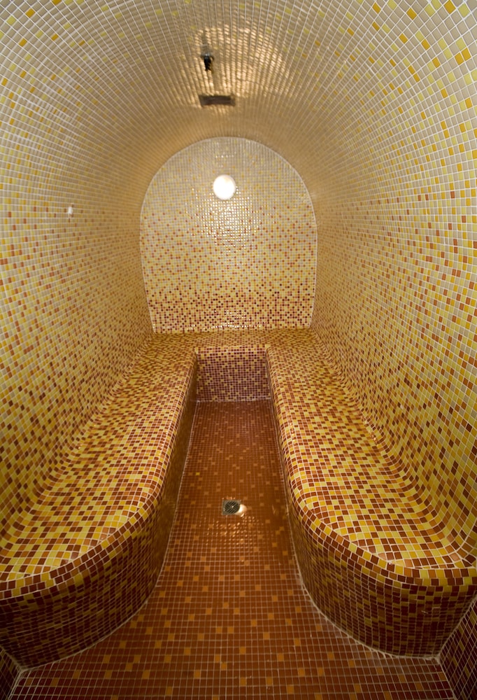 Hotel Monarque Cendrillón — Spa in Fuengirola, Andalusia