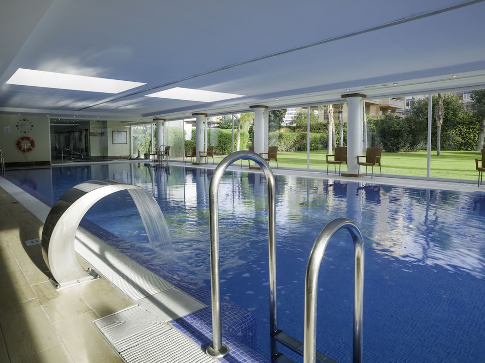 Hotel Monarque Cendrillón — Swimming pool in Fuengirola, Andalusia