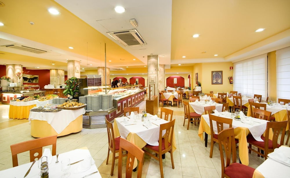Hotel Monarque Cendrillón — Restaurant & bars in Fuengirola, Andalusia