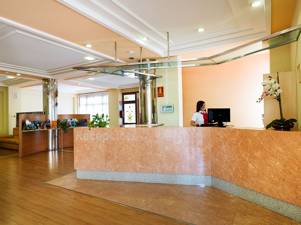 Hotel Monarque Cendrillón — Hotel building in Fuengirola, Andalusia