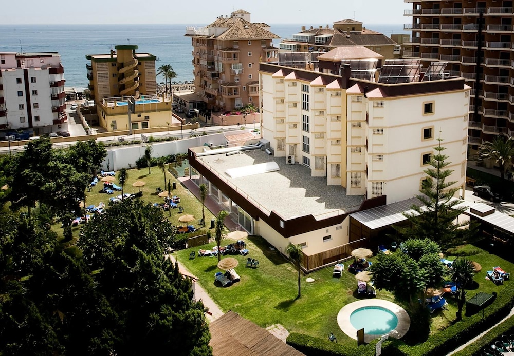 Hotel Monarque Cendrillón — Hotel building in Fuengirola, Andalusia