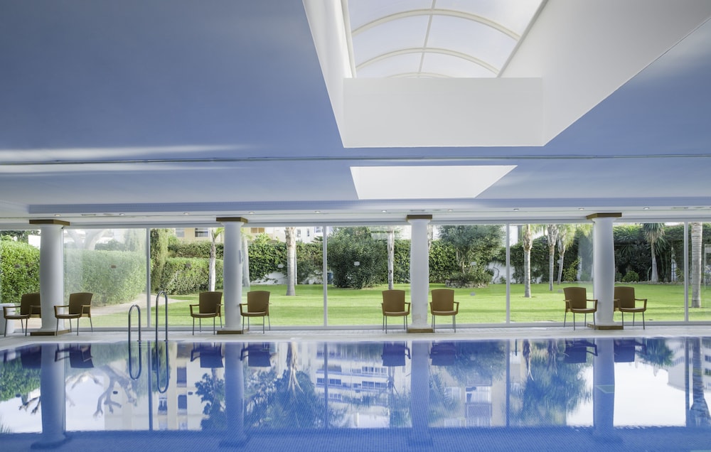 Hotel Monarque Cendrillón — Swimming pool in Fuengirola, Andalusia