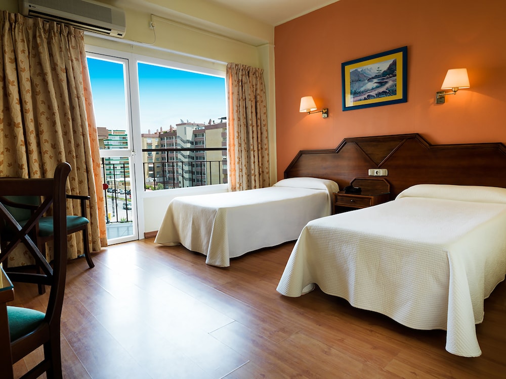 Hotel Monarque Cendrillón — Hotel rooms in Fuengirola, Andalusia