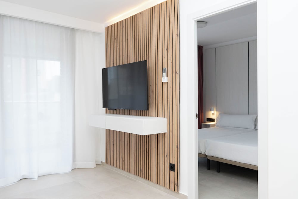 Aparthotel BCL Levante Club — Hotel rooms in Benidorm, Valencian Community
