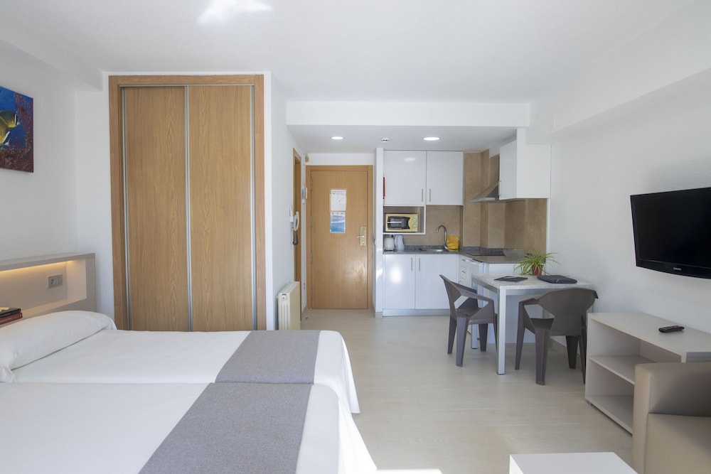 Aparthotel BCL Levante Club — Hotel rooms in Benidorm, Valencian Community