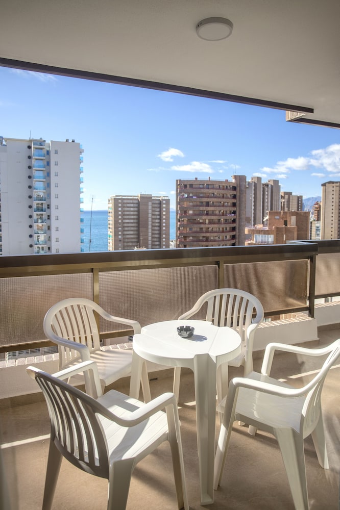 Aparthotel BCL Levante Club — Hotel rooms in Benidorm, Valencian Community