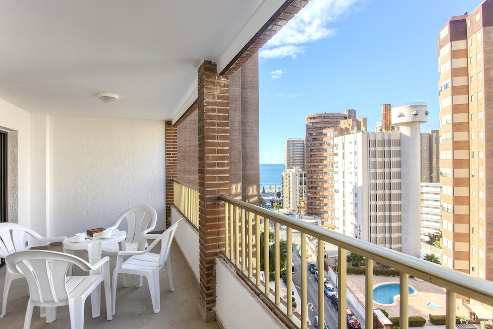 Aparthotel BCL Levante Club — Hotel rooms in Benidorm, Valencian Community