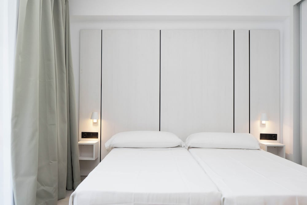 Aparthotel BCL Levante Club — Hotel rooms in Benidorm, Valencian Community