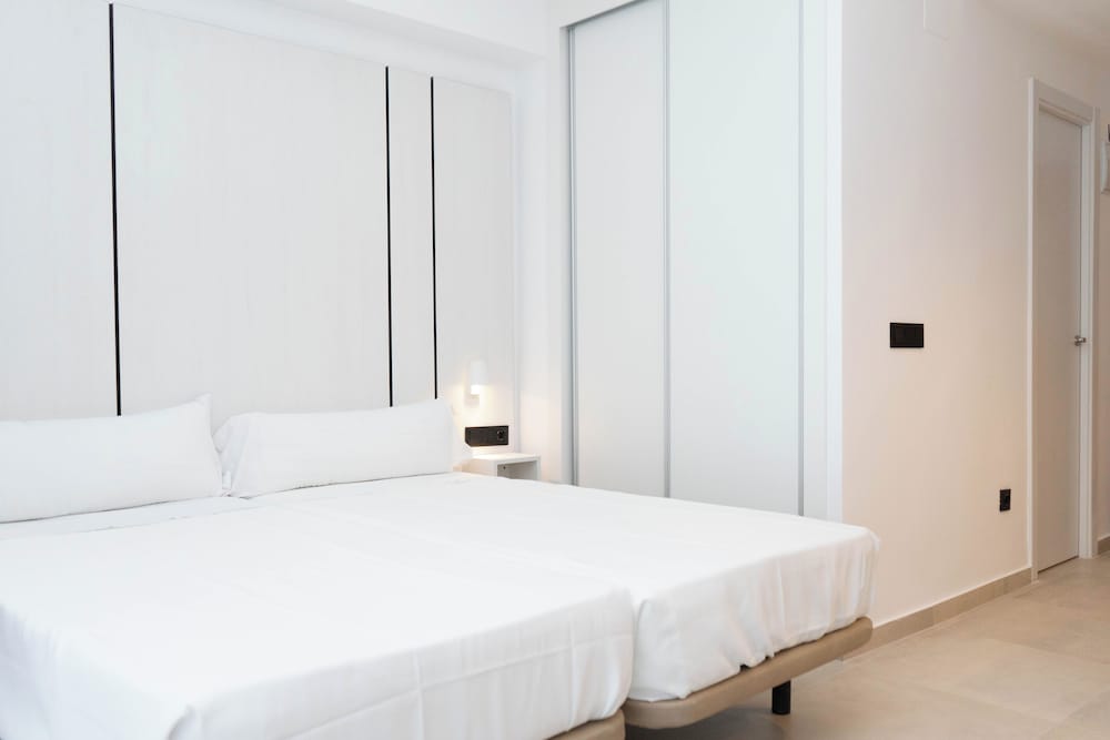 Aparthotel BCL Levante Club — Hotel rooms in Benidorm, Valencian Community