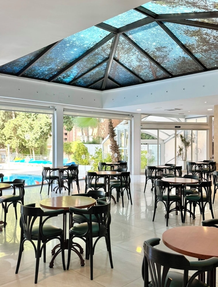 Aparthotel BCL Levante Club — Restaurant & bars in Benidorm, Valencian Community