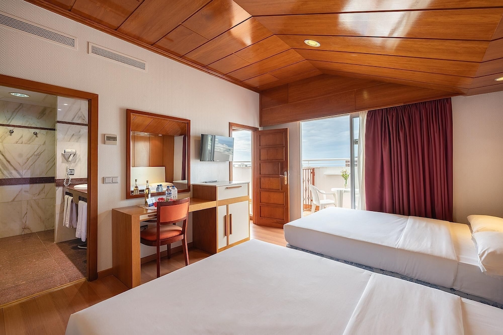Poseidon Resort — Hotel rooms in Benidorm, Valencian Community