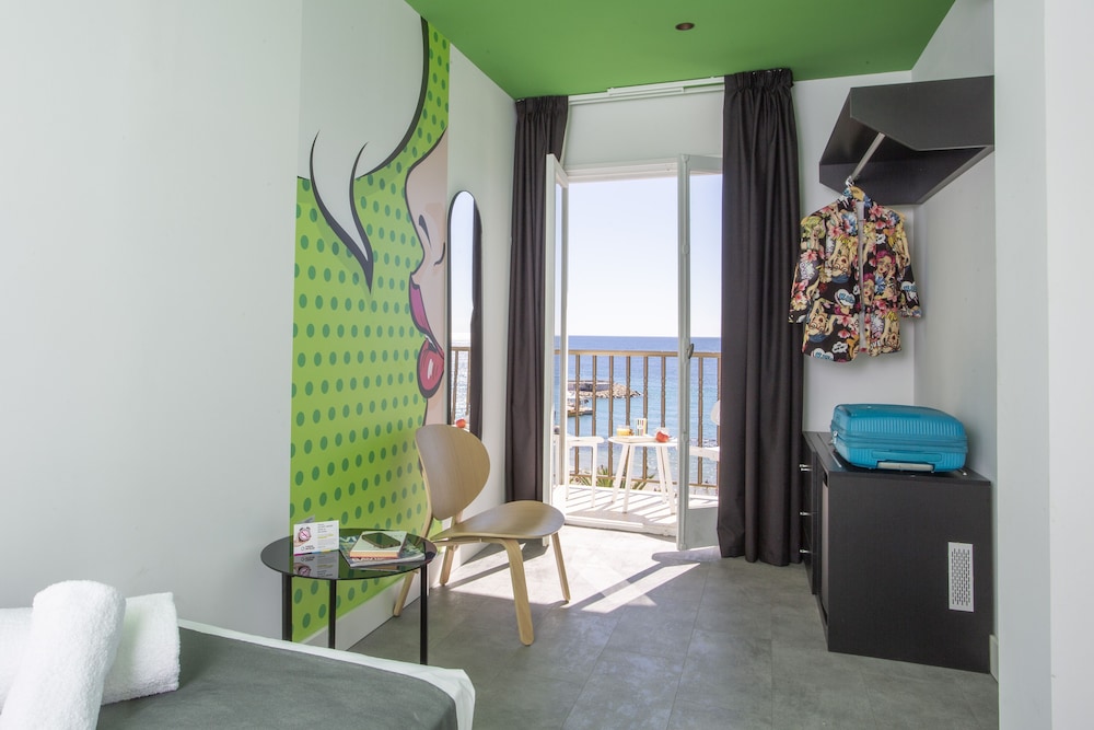 Casual Pop Art Hotel by Casual Hoteles — Hotel rooms in Benidorm, Valencian Community