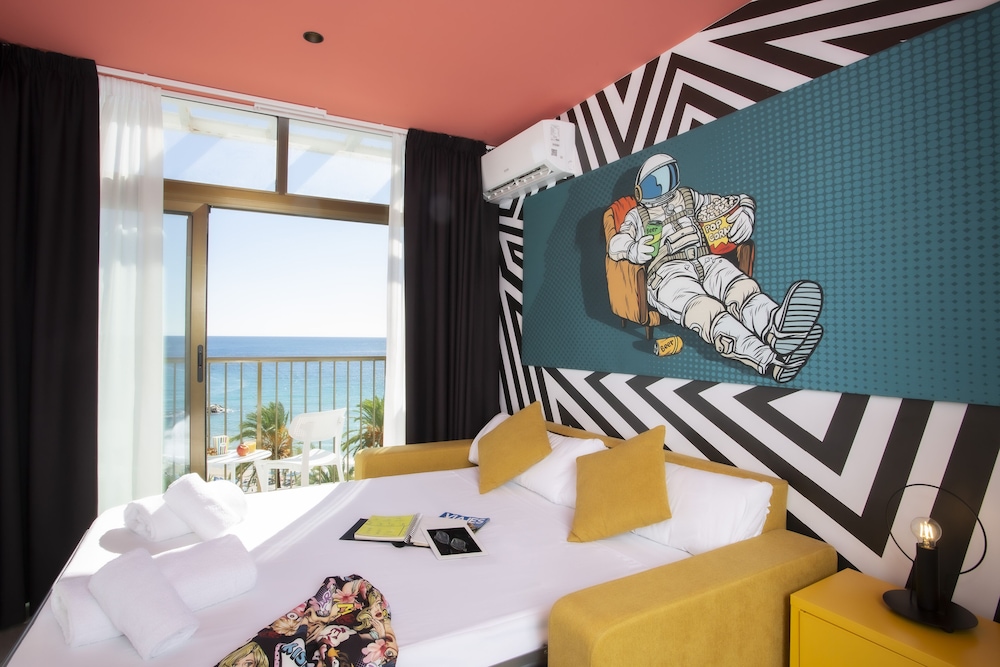 Casual Pop Art Hotel by Casual Hoteles — Hotel rooms in Benidorm, Valencian Community
