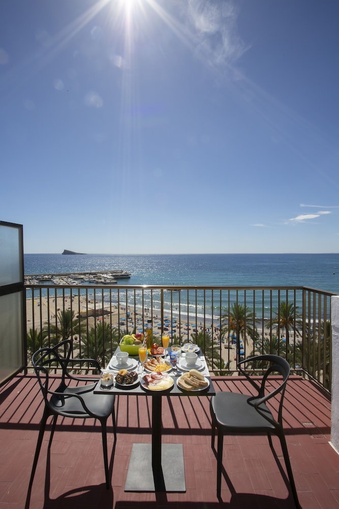 Casual Pop Art Hotel by Casual Hoteles — Hotel rooms in Benidorm, Valencian Community