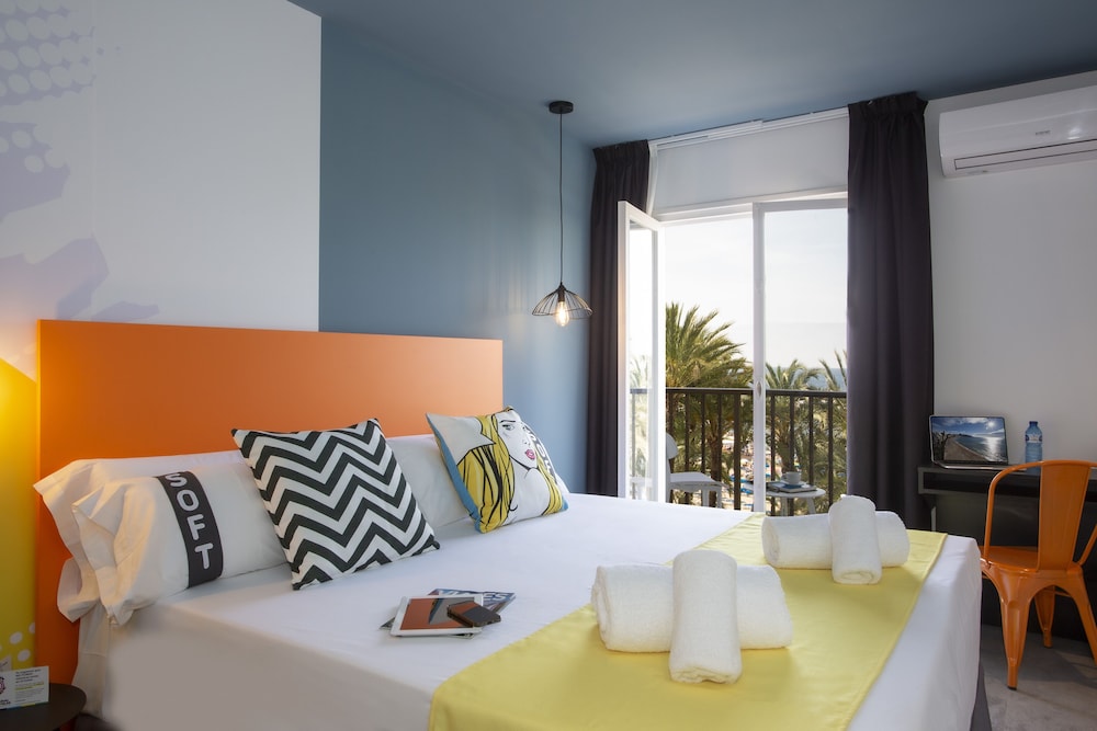 Casual Pop Art Hotel by Casual Hoteles — Hotel rooms in Benidorm, Valencian Community