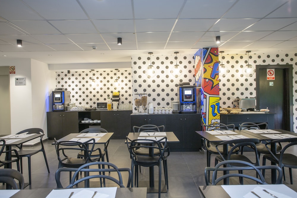 Casual Pop Art Hotel by Casual Hoteles — Restaurant & bars in Benidorm, Valencian Community