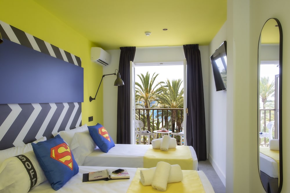 Casual Pop Art Hotel by Casual Hoteles — Hotel rooms in Benidorm, Valencian Community