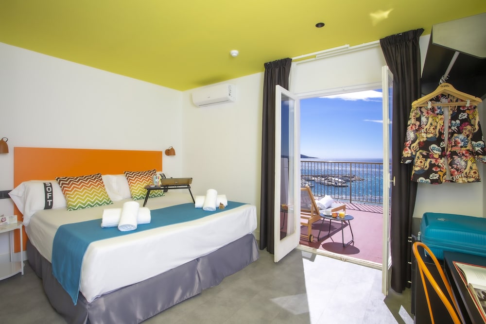 Casual Pop Art Hotel by Casual Hoteles — Hotel rooms in Benidorm, Valencian Community
