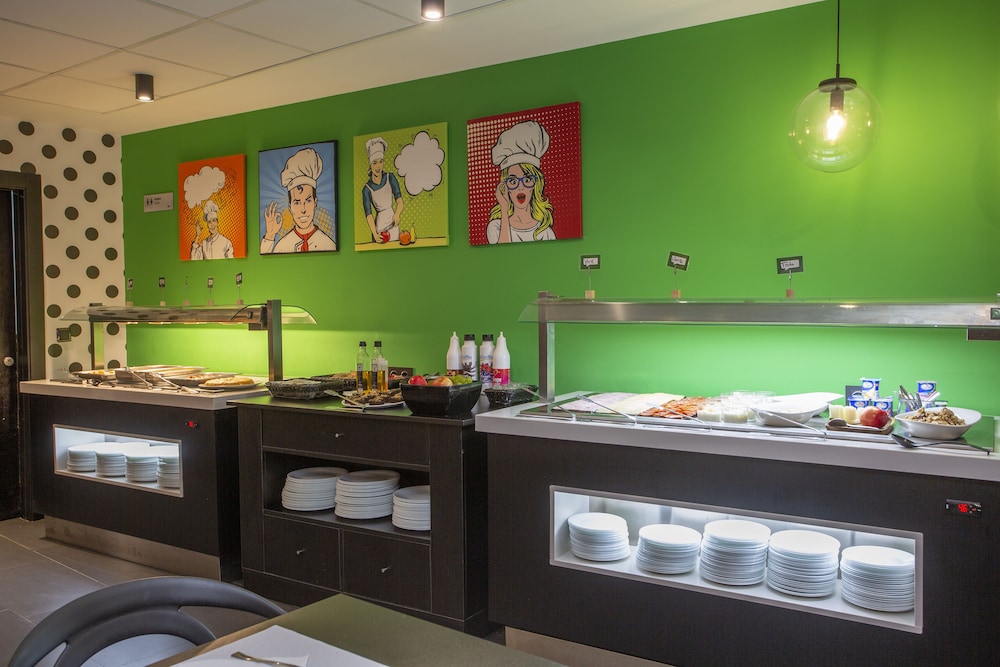 Casual Pop Art Hotel by Casual Hoteles — Restaurant & bars in Benidorm, Valencian Community