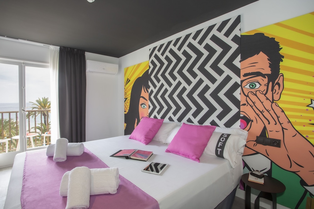 Casual Pop Art Hotel by Casual Hoteles — Hotel rooms in Benidorm, Valencian Community