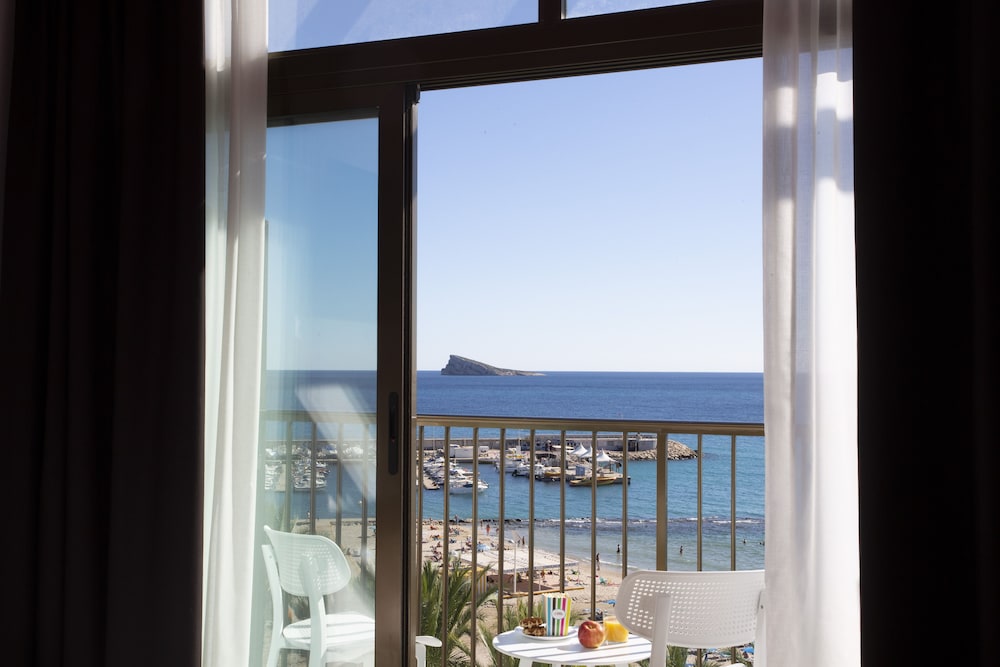 Casual Pop Art Hotel by Casual Hoteles — Hotel rooms in Benidorm, Valencian Community