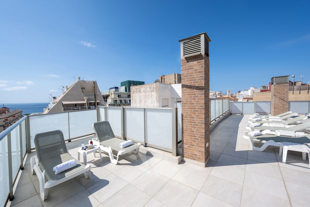 Climia 2Sleep Apartments — Hotel building in Benidorm, Valencian Community