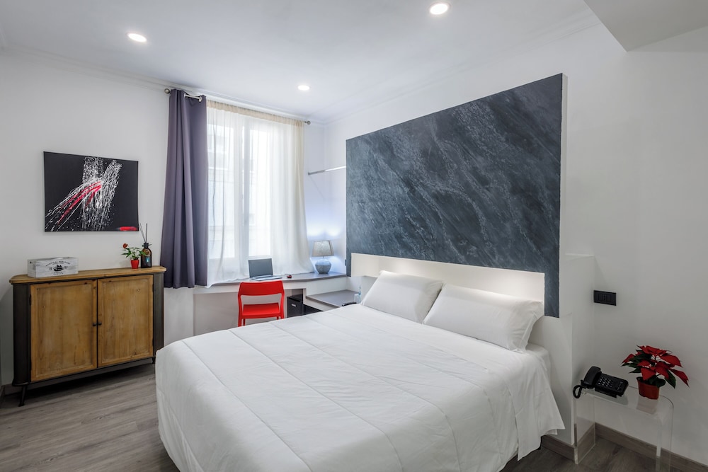 Crossroad Hotel — Hotel rooms in Rome, Lazio