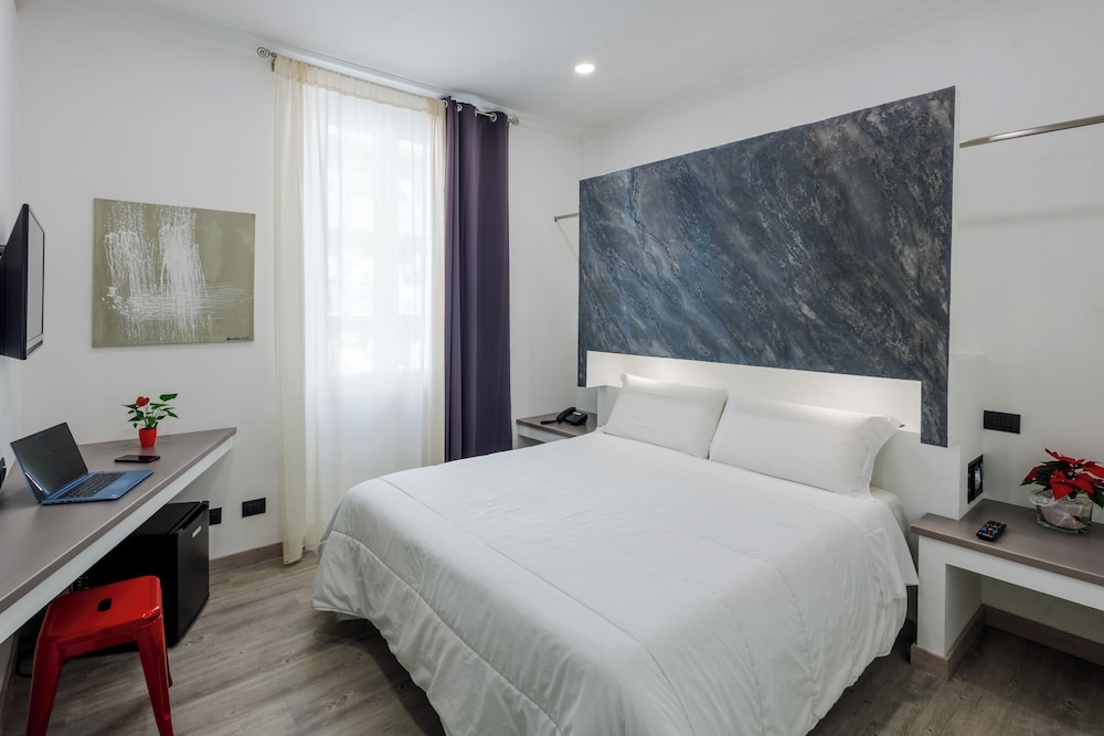 Crossroad Hotel — Hotel rooms in Rome, Lazio