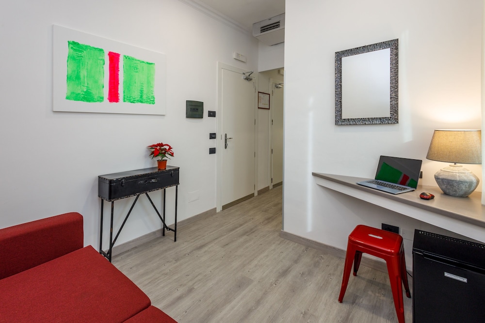 Crossroad Hotel — Hotel rooms in Rome, Lazio