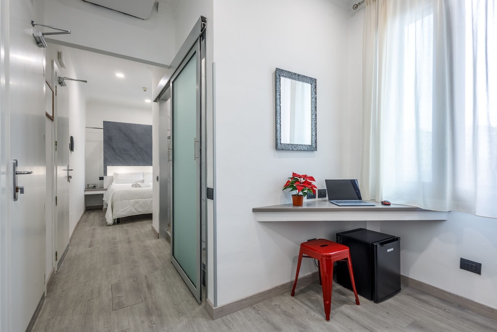 Crossroad Hotel — Hotel rooms in Rome, Lazio