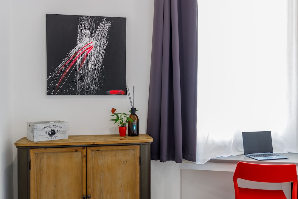 Crossroad Hotel — Hotel rooms in Rome, Lazio