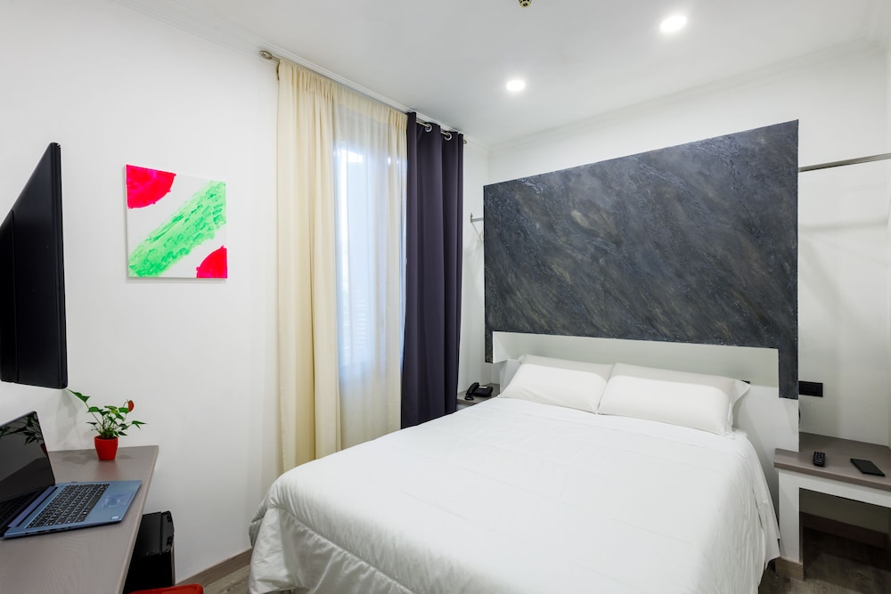 Crossroad Hotel — Hotel rooms in Rome, Lazio
