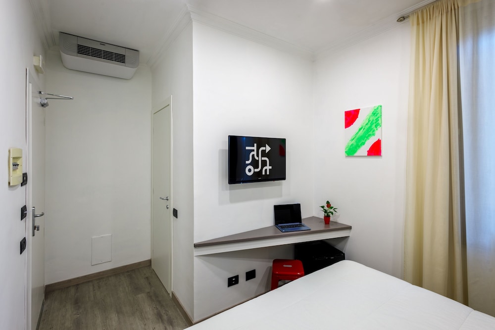 Crossroad Hotel — Hotel rooms in Rome, Lazio