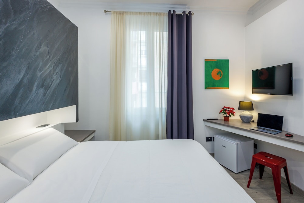 Crossroad Hotel — Hotel rooms in Rome, Lazio