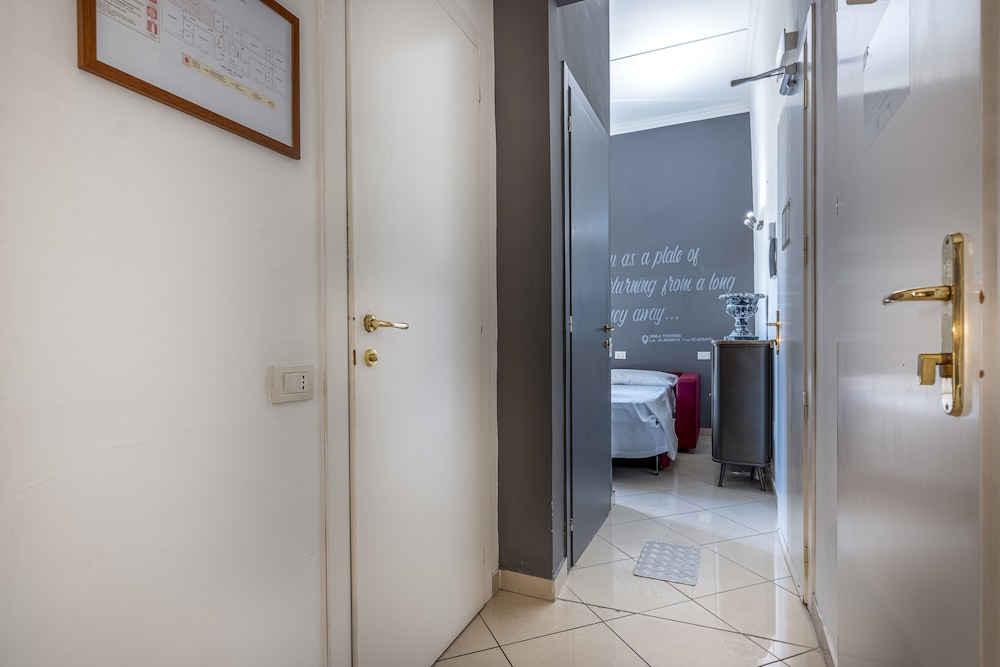 Crossroad Hotel — Hotel rooms in Rome, Lazio