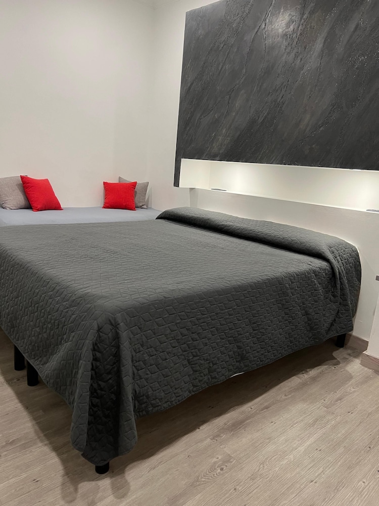 Crossroad Hotel — Hotel rooms in Rome, Lazio